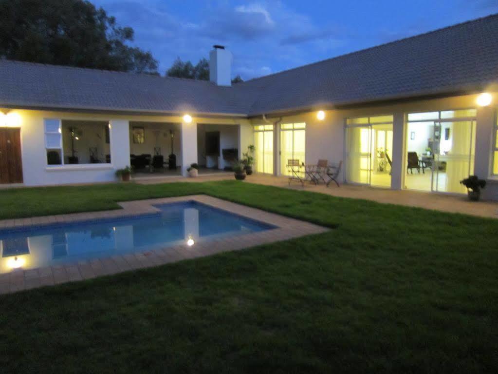 Amohela Guesthouse Midrand Exterior photo
