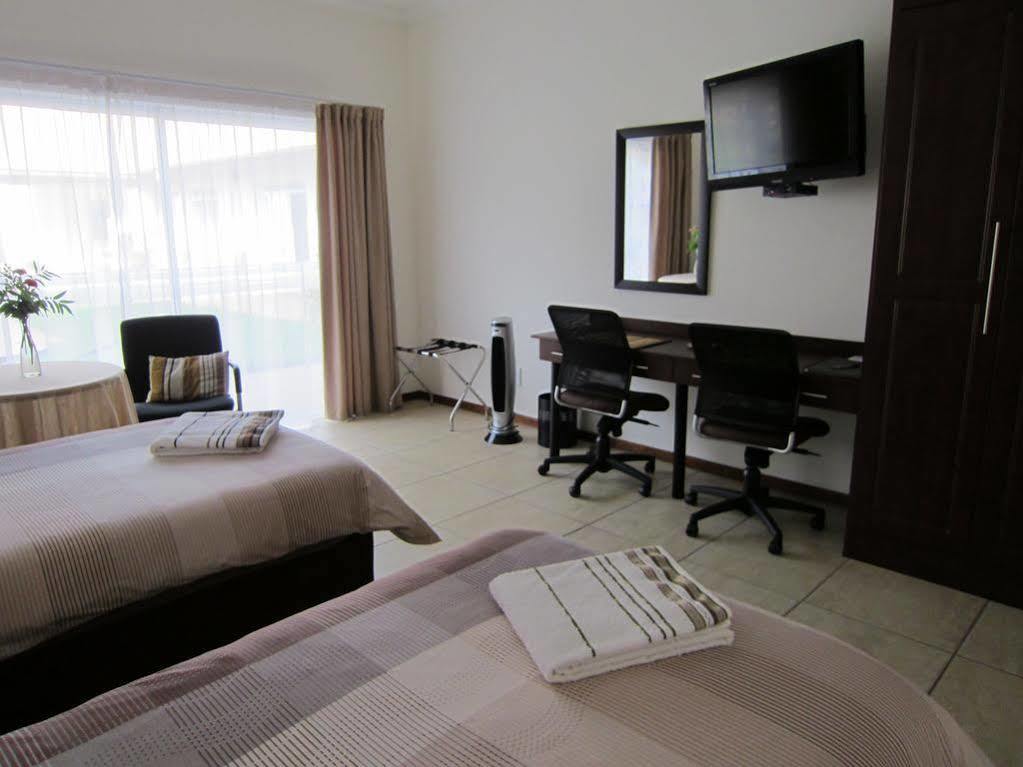 Amohela Guesthouse Midrand Exterior photo